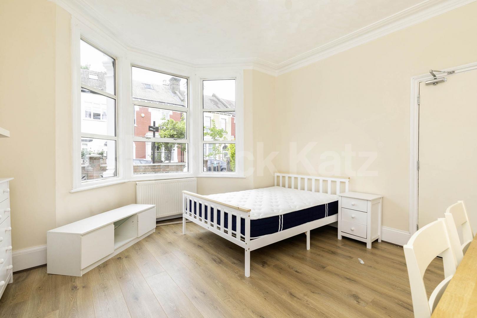 Amazing 5 double bedroom house with garden mins to tube & shops  Falkland Road, Turnpike Lane